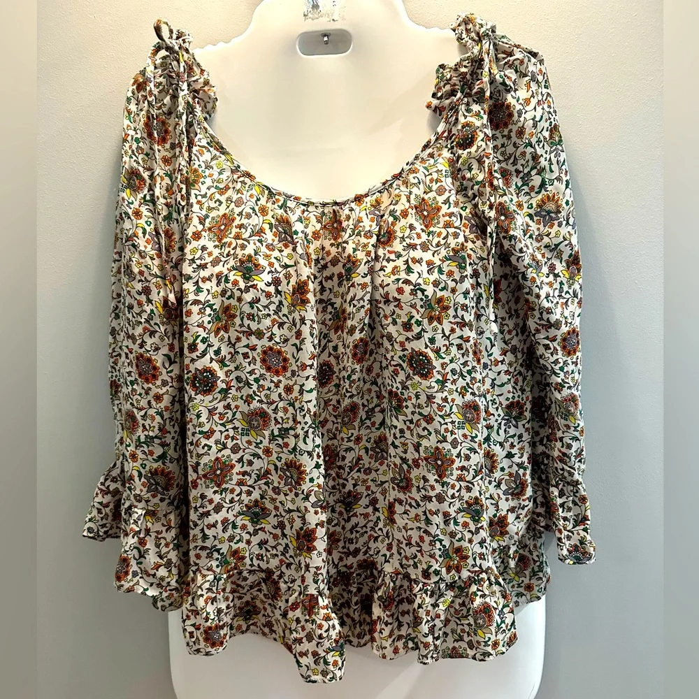 Tory Burch size 4 ladies floral top. Perfect for fall